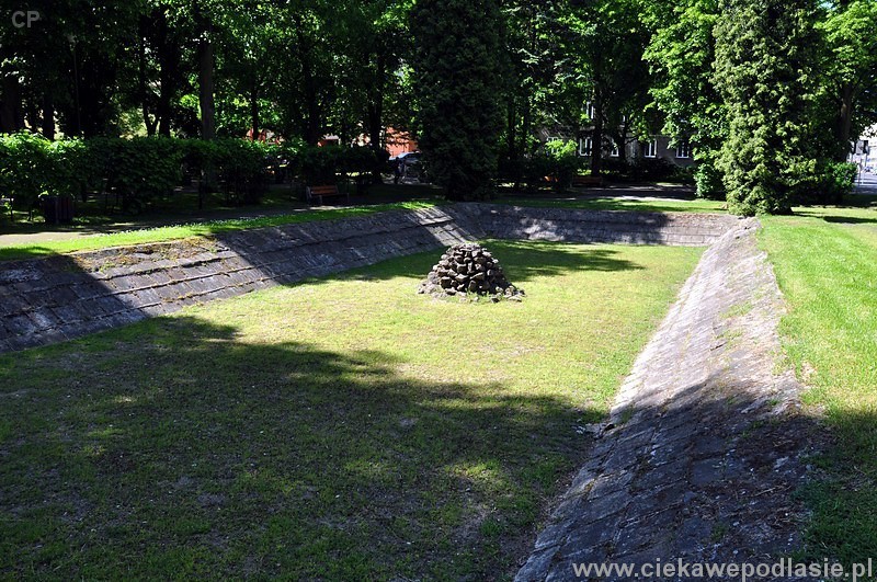 Białystok, fontanna wykonana z macew, fot. G.Kossakowski 2011 Białystok, fontanna wykonana z macew, fot. G.Kossakowski 2011
