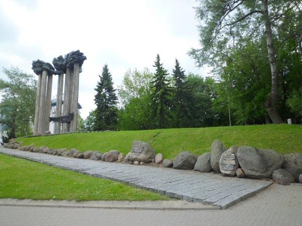 Pomnik Bohaterów Ziemi Białostockiej, fot. D.Stankiewicz, V.2011r. Pomnik Bohaterów Ziemi Białostockiej, fot. D.Stankiewicz, V.2011r.