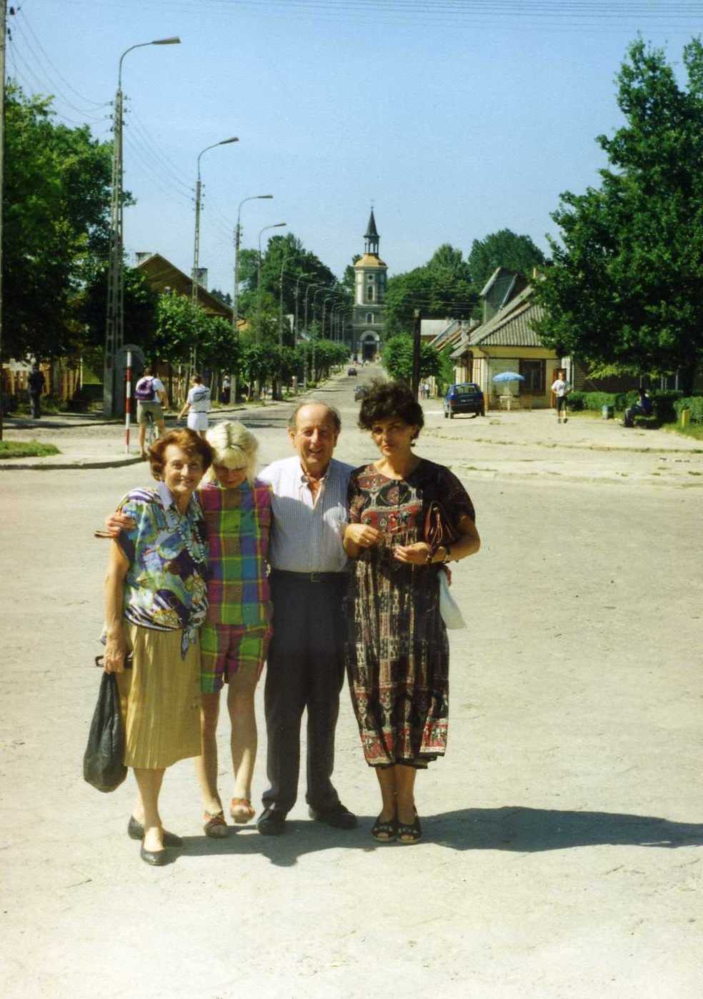 PEŚKA EFRAT, LUCY LISOWSKA, BERE EFRAT, KRYSTYNA SZEMATOWICZ ( w Białymstoku znani pod nazwiskiem Dziwak)