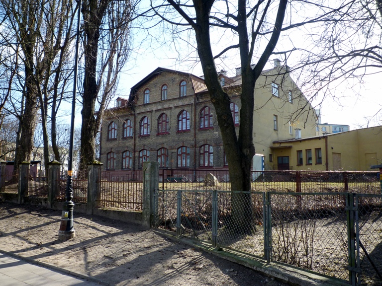 Budynek dawnej szkoły religijnej. fot. D.Stankiewicz, 2012